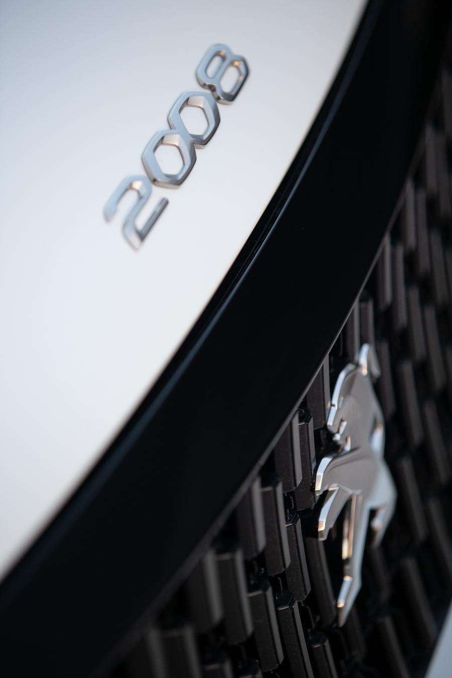 Логотип Peugeot e-2008 GT (Digital White) 2019 года  (WW) (фото 77 из 119)